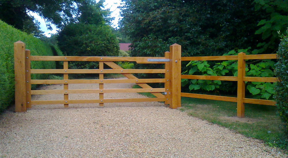 Oak gates, Thurston